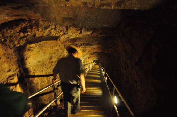 Entrada artificial da Mammoth Cave, Parque Nacional no Kentucky, Estados Unidos